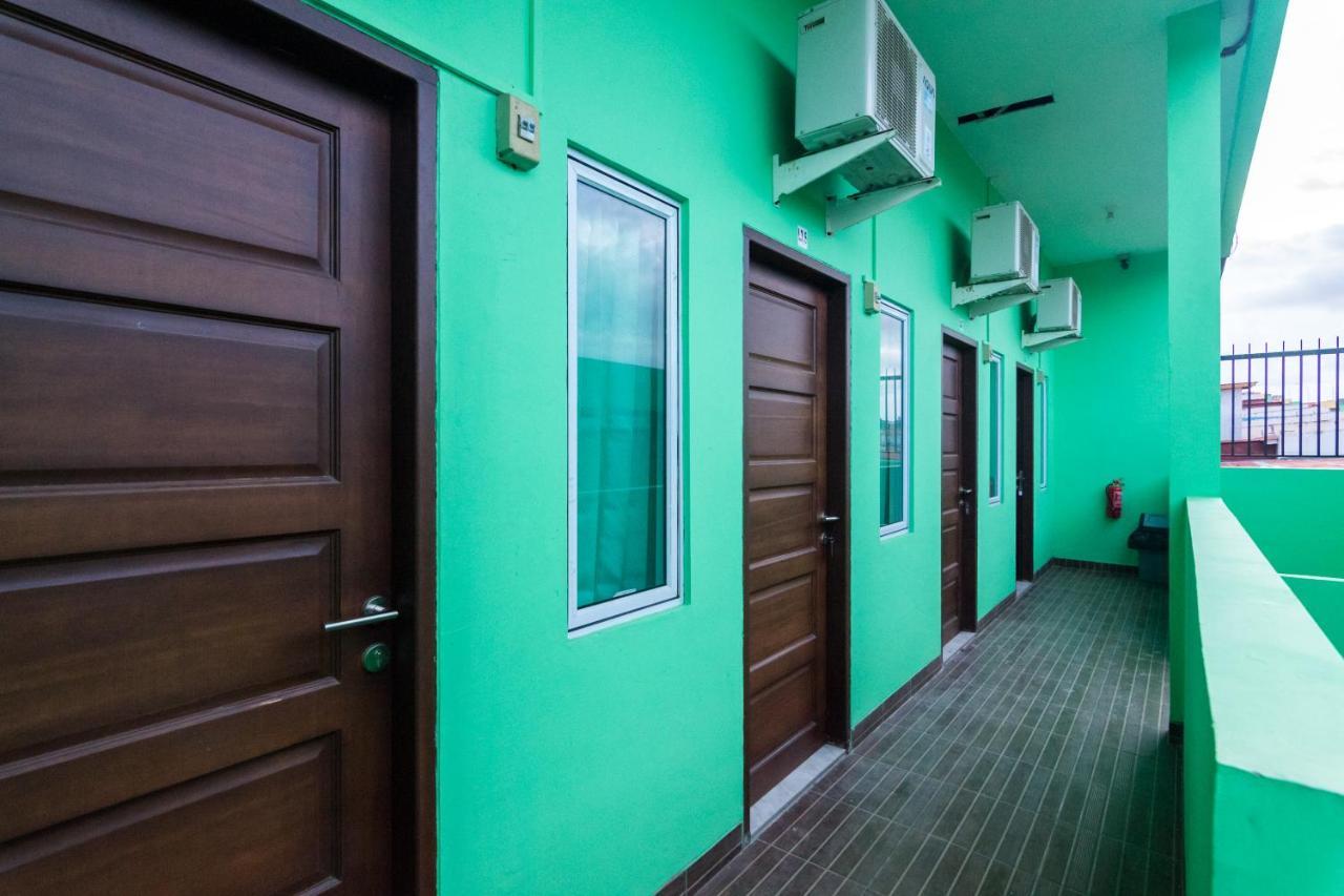 Oyo 1917 Mamora Homestay Batam Esterno foto