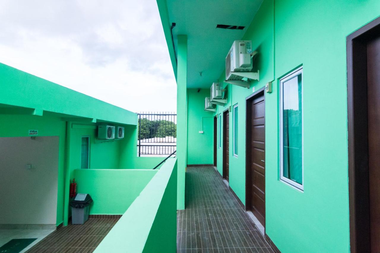Oyo 1917 Mamora Homestay Batam Esterno foto